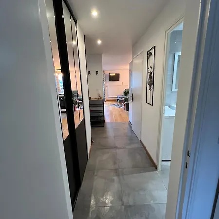 Exceptional With Mountain View Centre Station Appartement