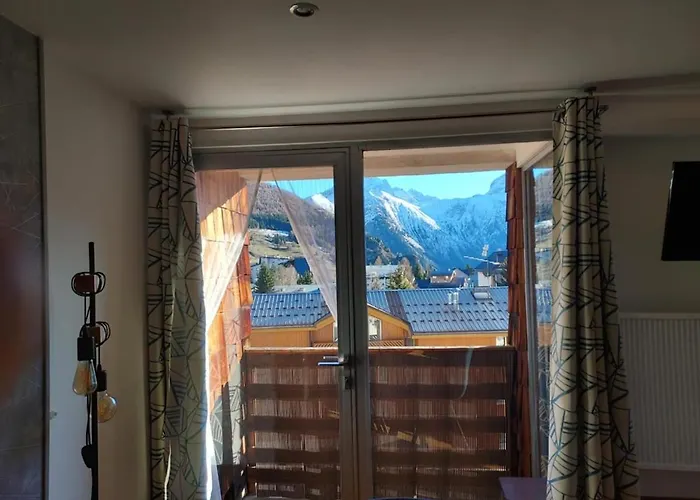 Exceptional With Mountain View Centre Station Apartament