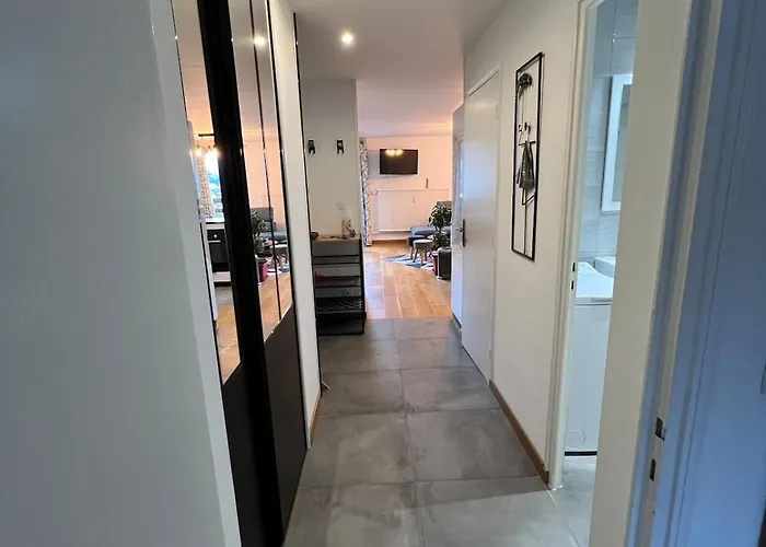 Exceptional With Mountain View Centre Station Apartament