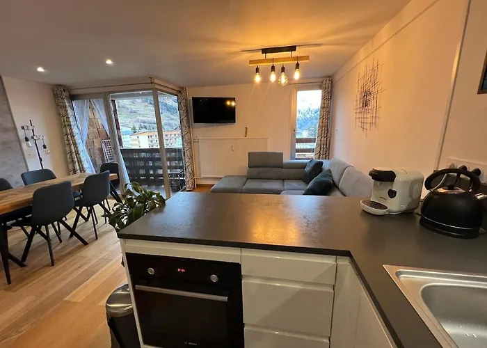 Exceptional With Mountain View Centre Station Apartament *