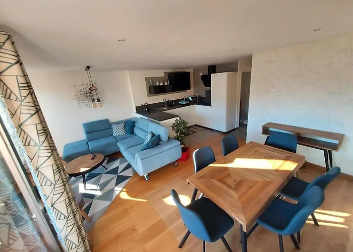 Exceptional With Mountain View Centre Station Apartament *